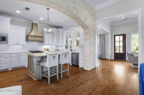 Kitchen - 610 Emerald Ct, Brandon, MS 39047 photo 1 of 7