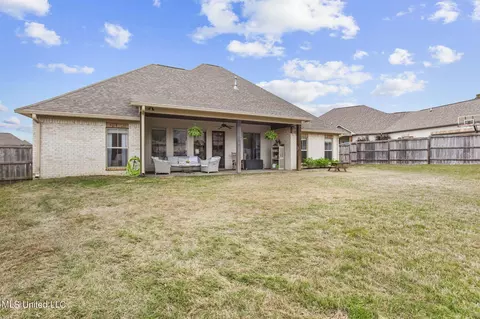 Exterior - 610 Emerald Ct, Brandon, MS 39047 photo 5 of 7