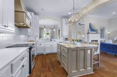 Kitchen - 610 Emerald Ct, Brandon, MS 39047 photo 3 of 7