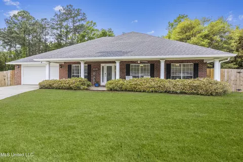 701 Hidden Oaks Dr, Ocean Springs, MS 39564