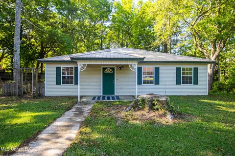 3117 Grouper Rd, Gautier, MS 39553