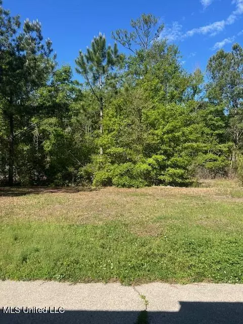 Exterior - 7916 Ridgecrest Cir, Biloxi, MS 39532 photo 4 of 5