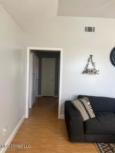 Entry Way - 7916 Ridgecrest Cir, Biloxi, MS 39532 photo 1 of 1