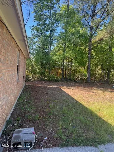 Exterior - 7916 Ridgecrest Cir, Biloxi, MS 39532 photo 2 of 5