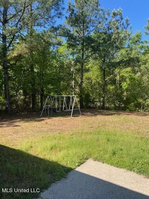 Exterior - 7916 Ridgecrest Cir, Biloxi, MS 39532 photo 3 of 5