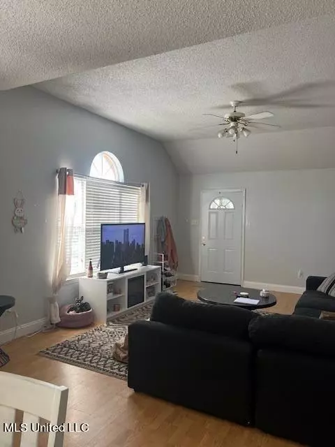Living - 7916 Ridgecrest Cir, Biloxi, MS 39532 photo 1 of 2