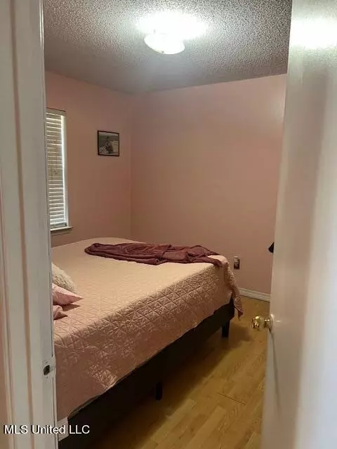 Bedroom - 7916 Ridgecrest Cir, Biloxi, MS 39532 photo 2 of 3