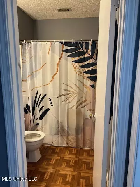 Bath - 7916 Ridgecrest Cir, Biloxi, MS 39532 photo 1 of 1