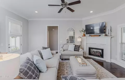 Living - 124 Hampton Ln, Madison, MS 39110 photo 5 of 7