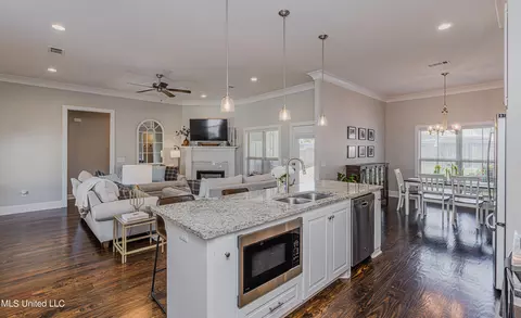 Kitchen - 124 Hampton Ln, Madison, MS 39110 photo 6 of 8