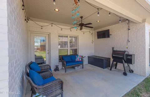 Exterior - 124 Hampton Ln, Madison, MS 39110 photo 4 of 10