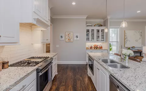 Kitchen - 124 Hampton Ln, Madison, MS 39110 photo 4 of 8