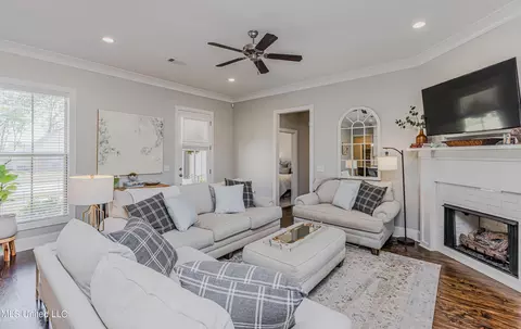 Living - 124 Hampton Ln, Madison, MS 39110 photo 2 of 7