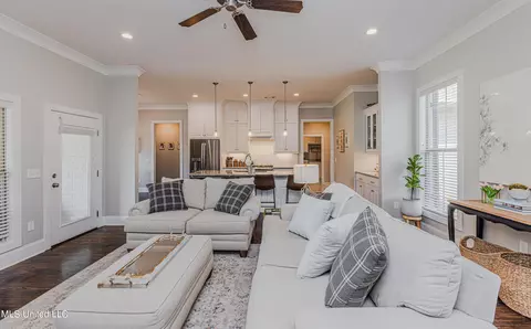 Living - 124 Hampton Ln, Madison, MS 39110 photo 3 of 7