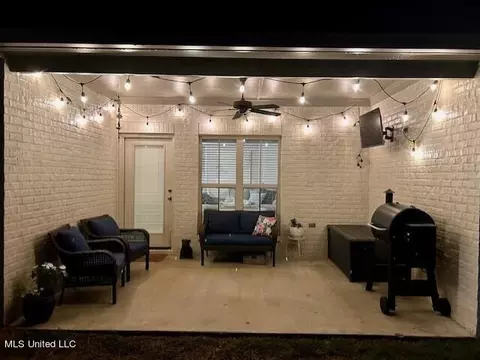 Living - 124 Hampton Ln, Madison, MS 39110 photo 7 of 7