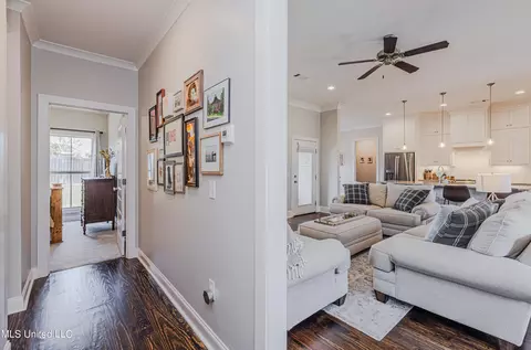 Living - 124 Hampton Ln, Madison, MS 39110 photo 6 of 7