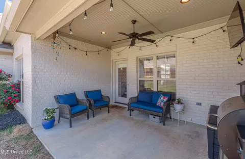 Exterior - 124 Hampton Ln, Madison, MS 39110 photo 5 of 10
