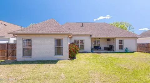 Exterior - 124 Hampton Ln, Madison, MS 39110 photo 7 of 10