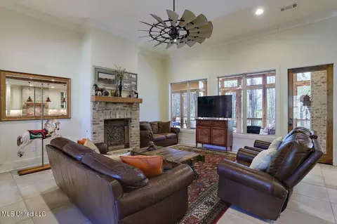 Living - 521 Viewpointe Way, Clinton, MS 39056 photo 4 of 6