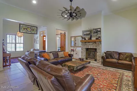 Living - 521 Viewpointe Way, Clinton, MS 39056 photo 2 of 6