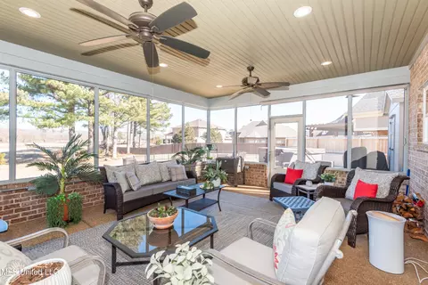 Exterior - 5254 E Nail Rd #E, Olive Branch, MS 38654 photo 5 of 12