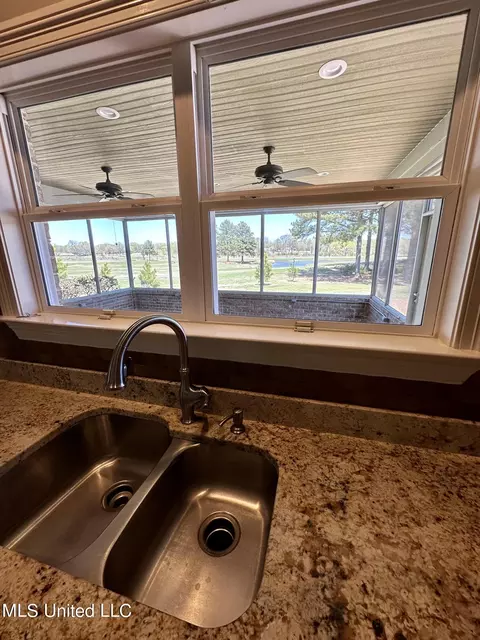 Kitchen - 5254 E Nail Rd #E, Olive Branch, MS 38654 photo 4 of 4
