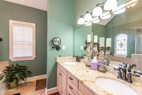 Bath - 5254 E Nail Rd #E, Olive Branch, MS 38654 photo 1 of 4