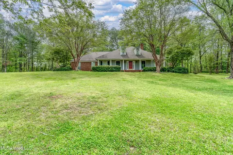 107 Falcon Ridge Dr, Raymond, MS 39154
