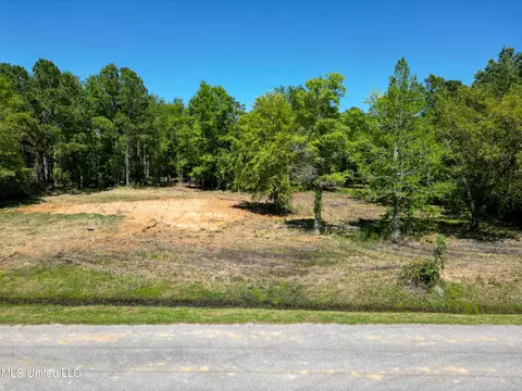 222 Hillcrest St, Waveland, MS 39576