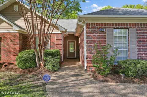 Exterior - 1019 Cobblestone Pl, Brandon, MS 39042 photo 5 of 11