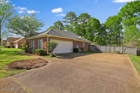 Exterior - 1019 Cobblestone Pl, Brandon, MS 39042 photo 4 of 11