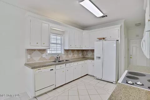 Kitchen - 1019 Cobblestone Pl, Brandon, MS 39042 photo 1 of 5
