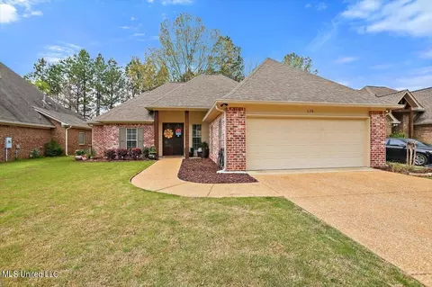 128 Meadowcreek Dr, Brandon, MS 39042