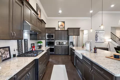 Kitchen - 7207 E Hawks Crossing Dr, Olive Branch, MS 38654 photo 5 of 9