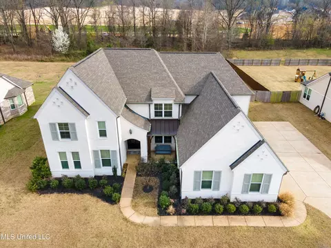 Exterior - 7207 E Hawks Crossing Dr, Olive Branch, MS 38654 photo 14 of 15