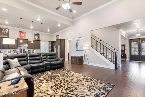 Living - 7207 E Hawks Crossing Dr, Olive Branch, MS 38654 photo 2 of 4