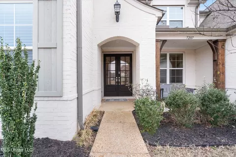 Exterior - 7207 E Hawks Crossing Dr, Olive Branch, MS 38654 photo 7 of 15