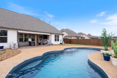 Exterior - 7207 E Hawks Crossing Dr, Olive Branch, MS 38654 photo 2 of 15