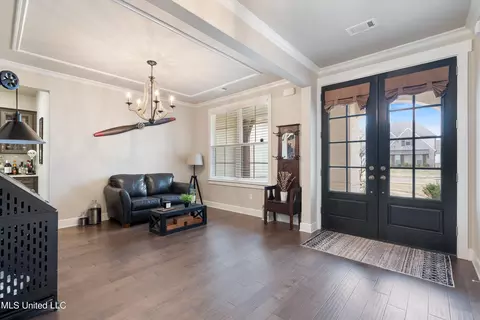 Entry Way - 7207 E Hawks Crossing Dr, Olive Branch, MS 38654 photo 2 of 3