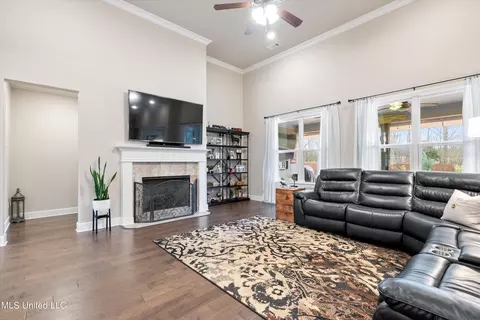 Living - 7207 E Hawks Crossing Dr, Olive Branch, MS 38654 photo 3 of 4