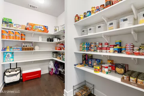 Kitchen - 7207 E Hawks Crossing Dr, Olive Branch, MS 38654 photo 9 of 9