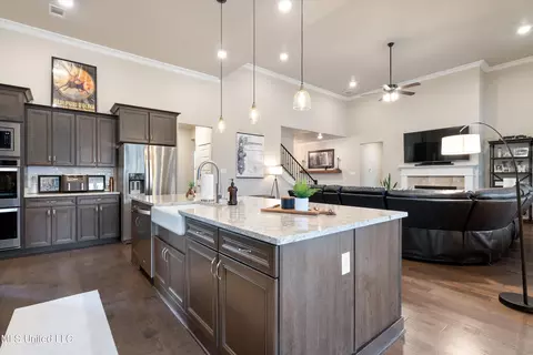 Kitchen - 7207 E Hawks Crossing Dr, Olive Branch, MS 38654 photo 6 of 9