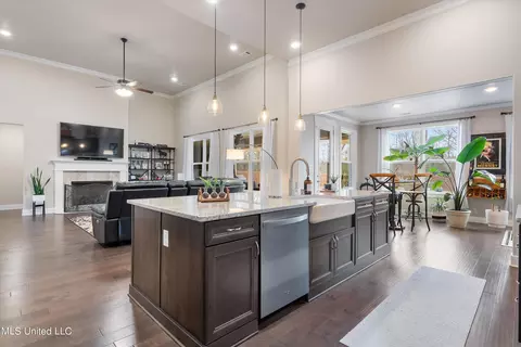 Kitchen - 7207 E Hawks Crossing Dr, Olive Branch, MS 38654 photo 1 of 9