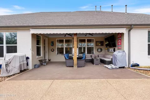 Exterior - 7207 E Hawks Crossing Dr, Olive Branch, MS 38654 photo 11 of 15