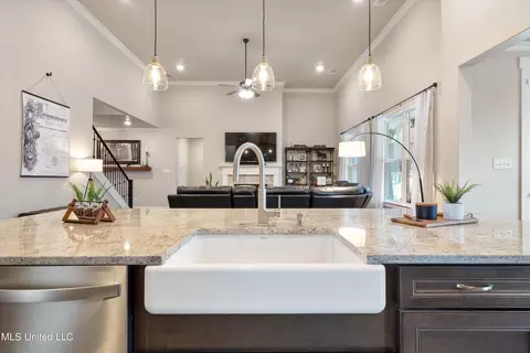 Kitchen - 7207 E Hawks Crossing Dr, Olive Branch, MS 38654 photo 7 of 9