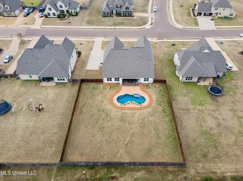 Exterior - 7207 E Hawks Crossing Dr, Olive Branch, MS 38654 photo 15 of 15