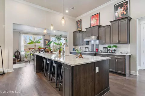 Kitchen - 7207 E Hawks Crossing Dr, Olive Branch, MS 38654 photo 2 of 9