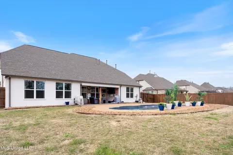 Exterior - 7207 E Hawks Crossing Dr, Olive Branch, MS 38654 photo 10 of 15