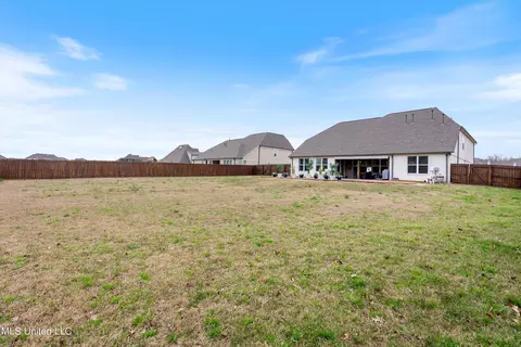 Exterior - 7207 E Hawks Crossing Dr, Olive Branch, MS 38654 photo 13 of 15