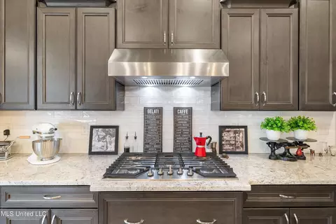Kitchen - 7207 E Hawks Crossing Dr, Olive Branch, MS 38654 photo 4 of 9